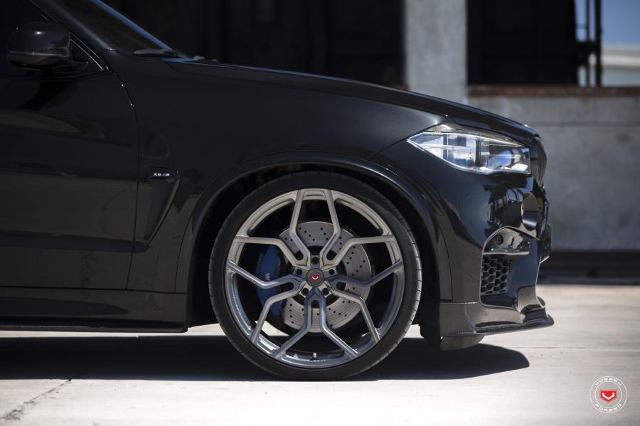 Детали экстерьера BMW X5 M on Vossen Wheels (HC-3) 2018 года  (фото 18 из 41)